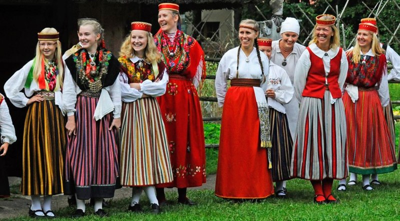Национальный костюм Латвии