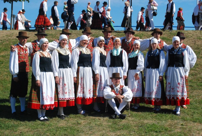 Эстонцы национальный костюм