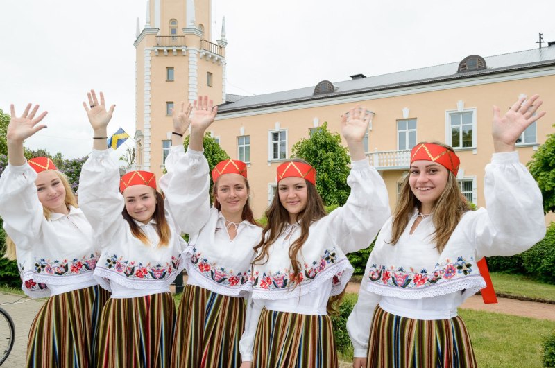 Эстонки в национальных