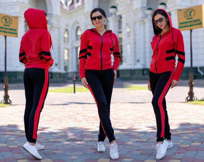 Спортивный костюм женский