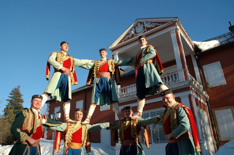 Черногорский национальный танец