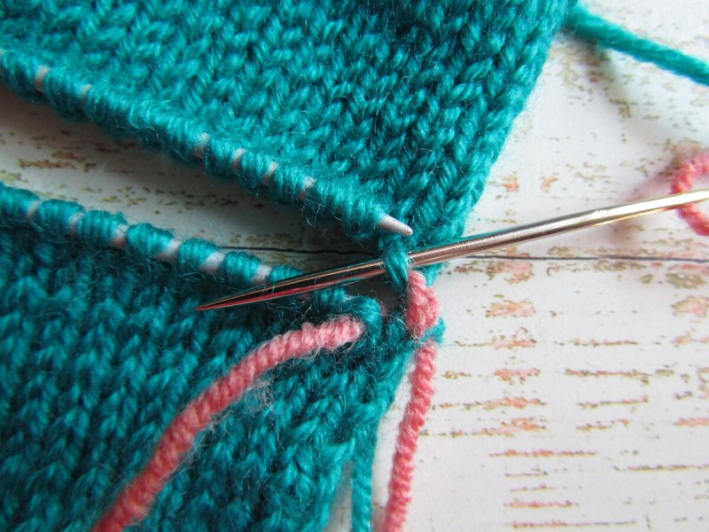 Сшить открытые петли иглой