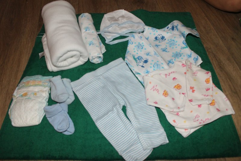 Комплекты нательного белья для новорожденных на выписку