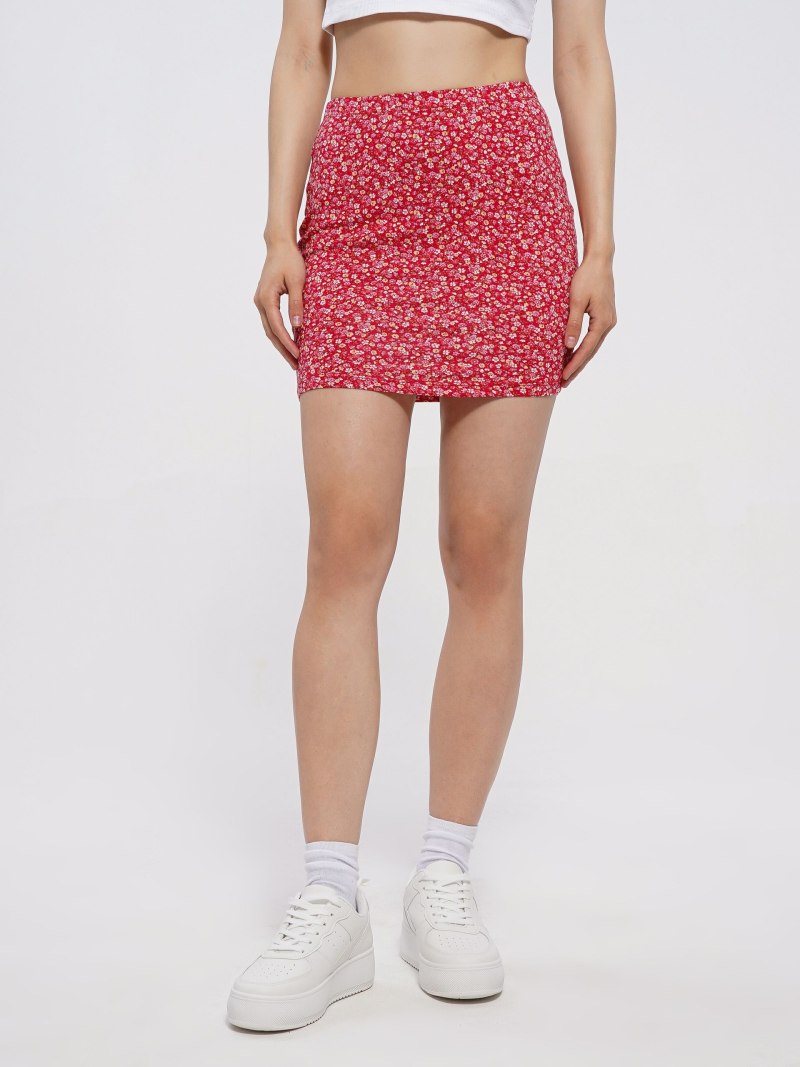 Твоих в юбке