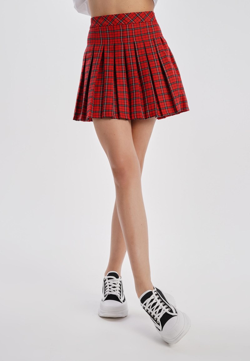 Твоих в юбке