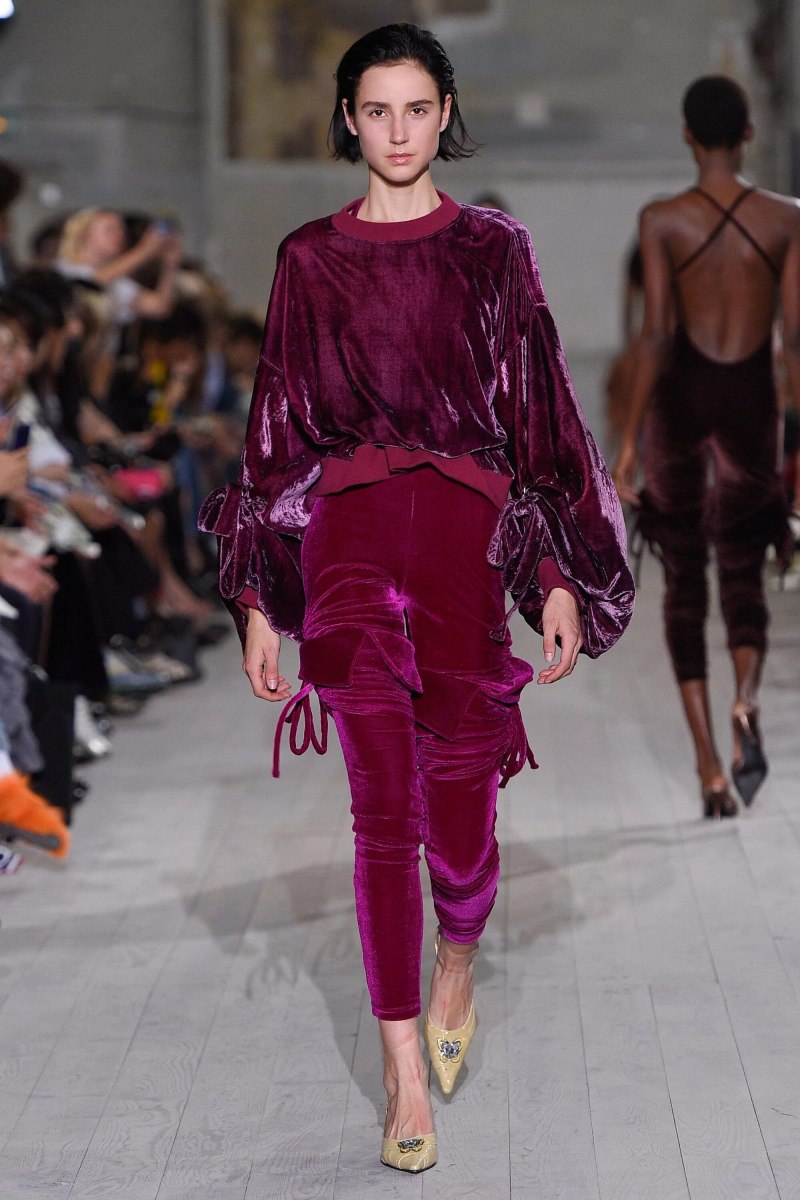 Бархатное платье 2023 тренды