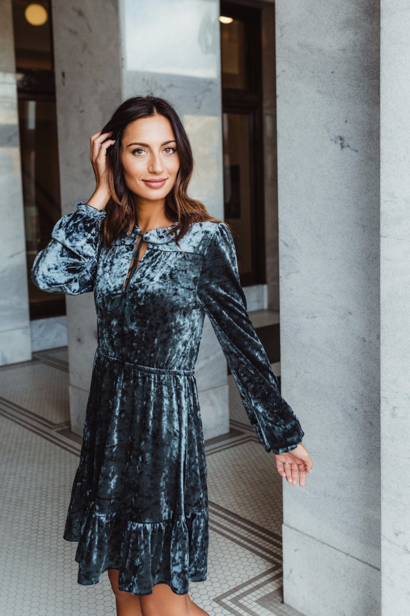 Вечерние платья из велюра