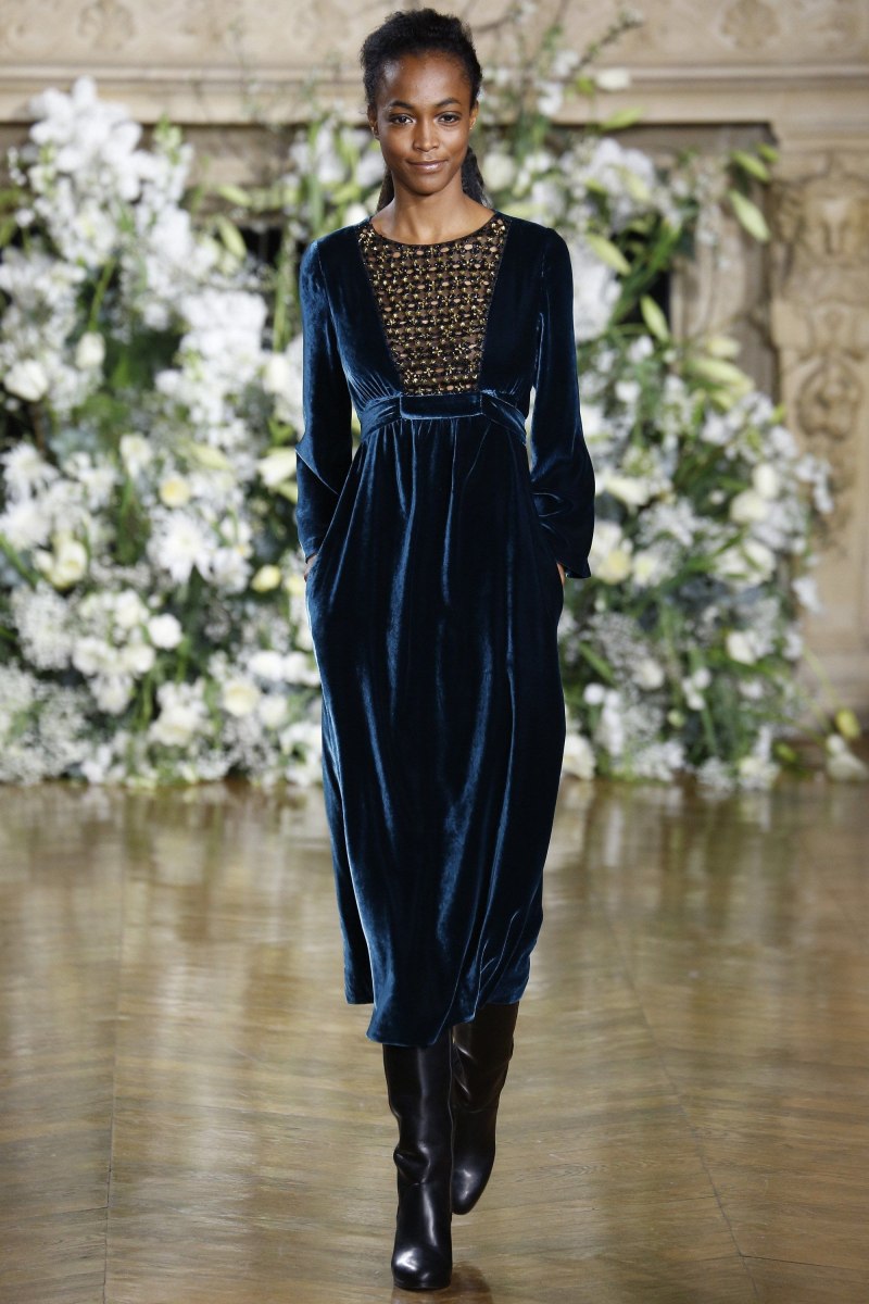 Платья из панбархата Валентино