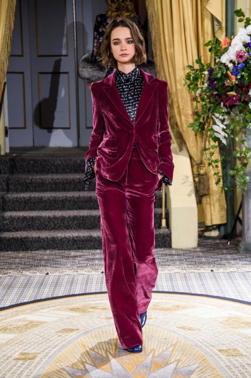 Бархатный брючный костюм