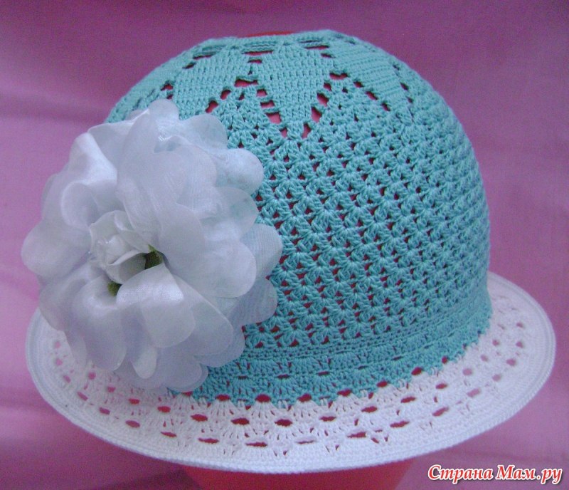 Летняя вязаная шапочка для девочки