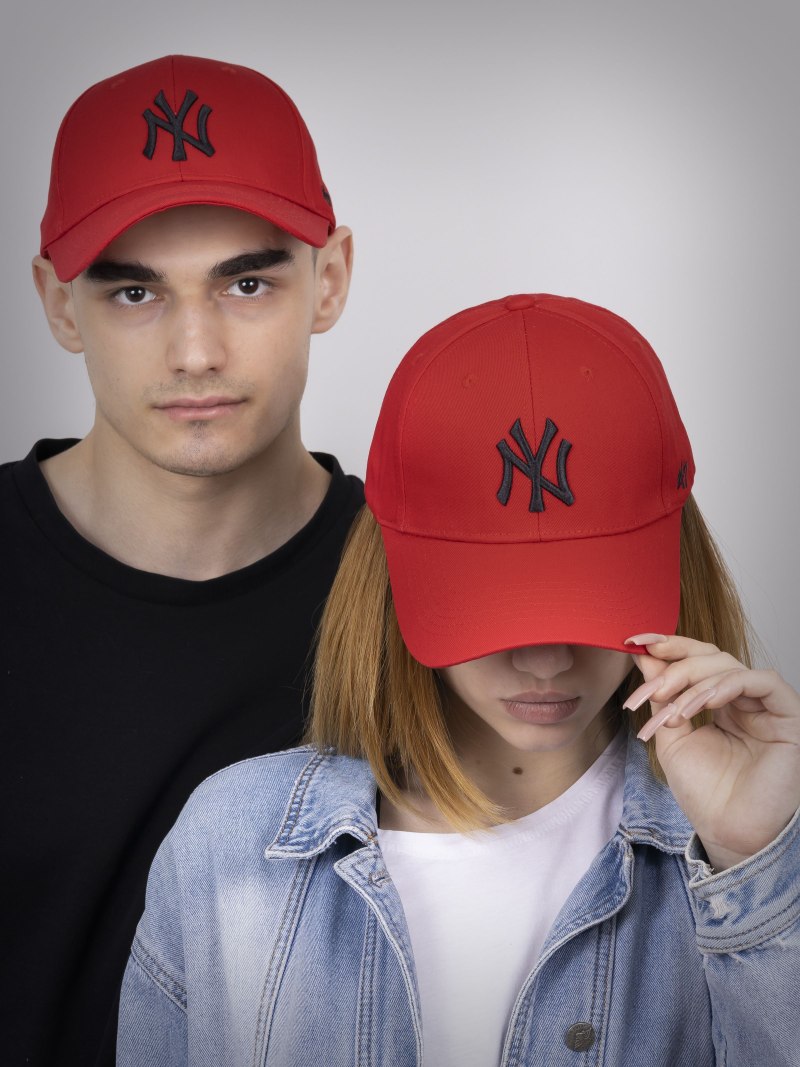 Красная кепка Томми Хилфигер