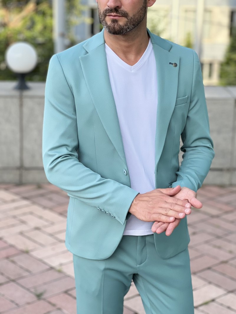 Мужской костюм мятного цвета