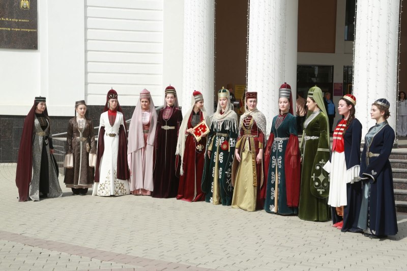 День адыгского костюма