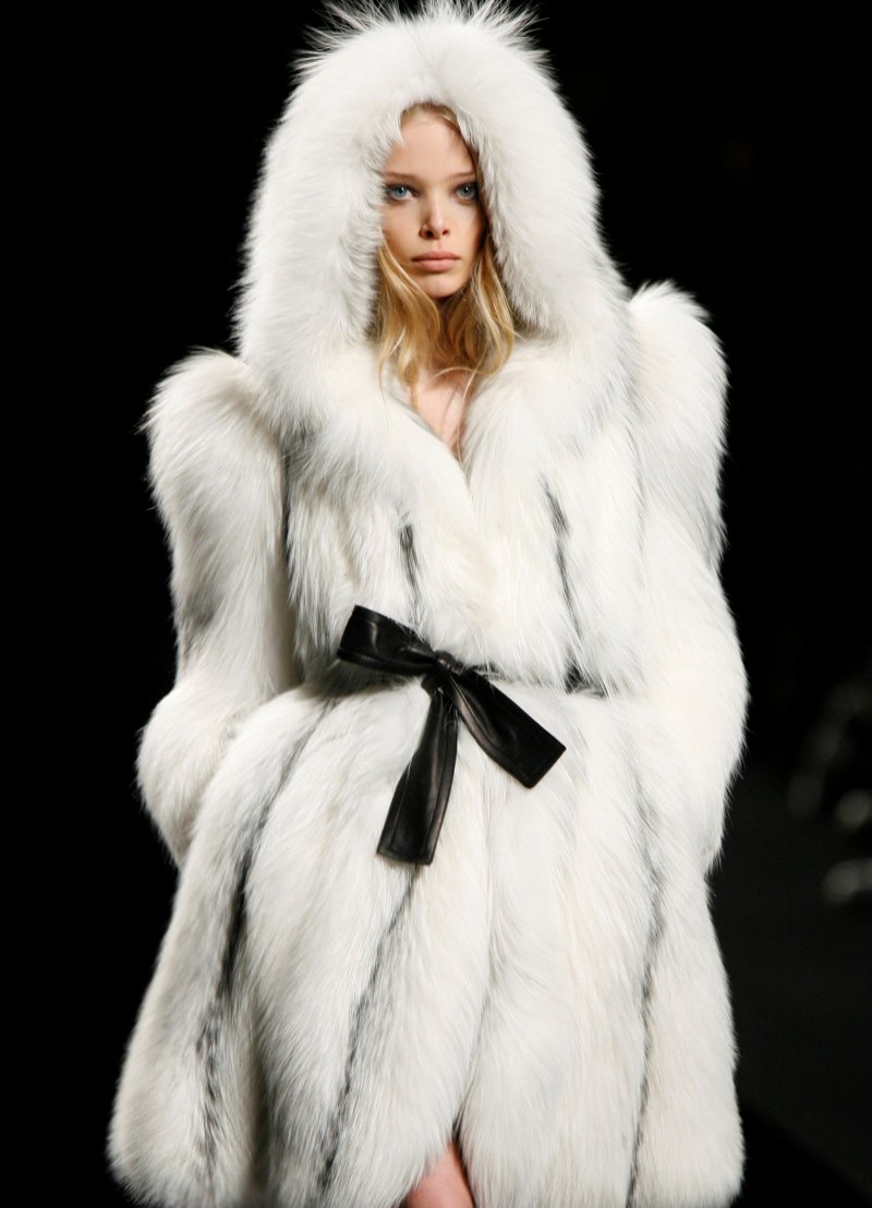 Шуба из горностая Alexander MCQUEEN