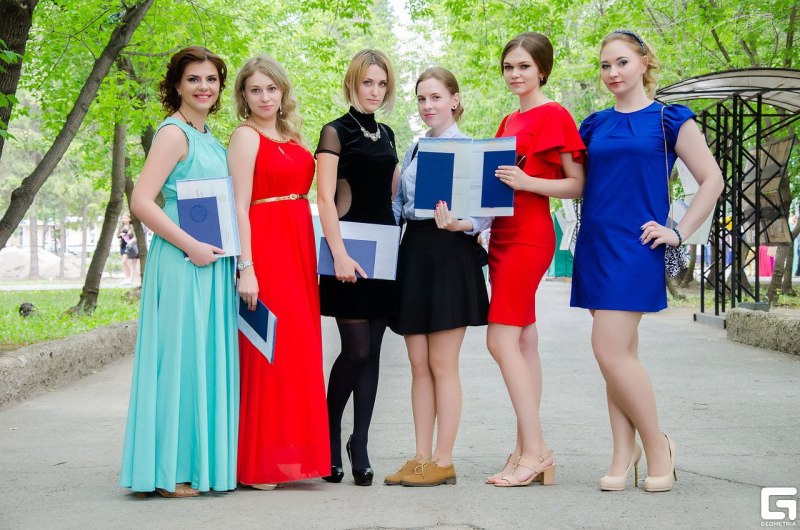 Платье на выпускной в вузе
