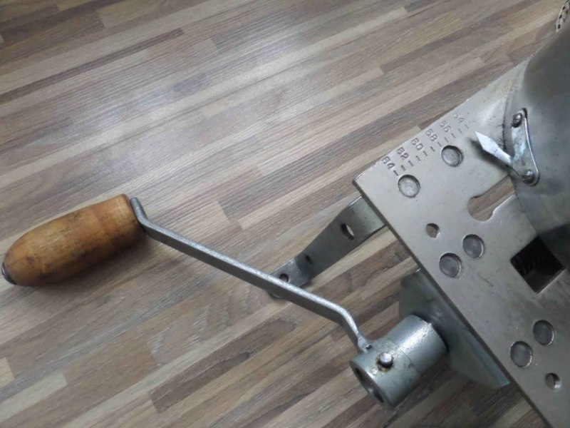 Машинка для растяжки головных уборов