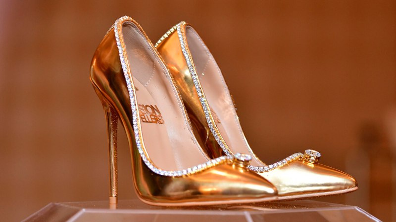 Золотые туфли Jimmy Choo