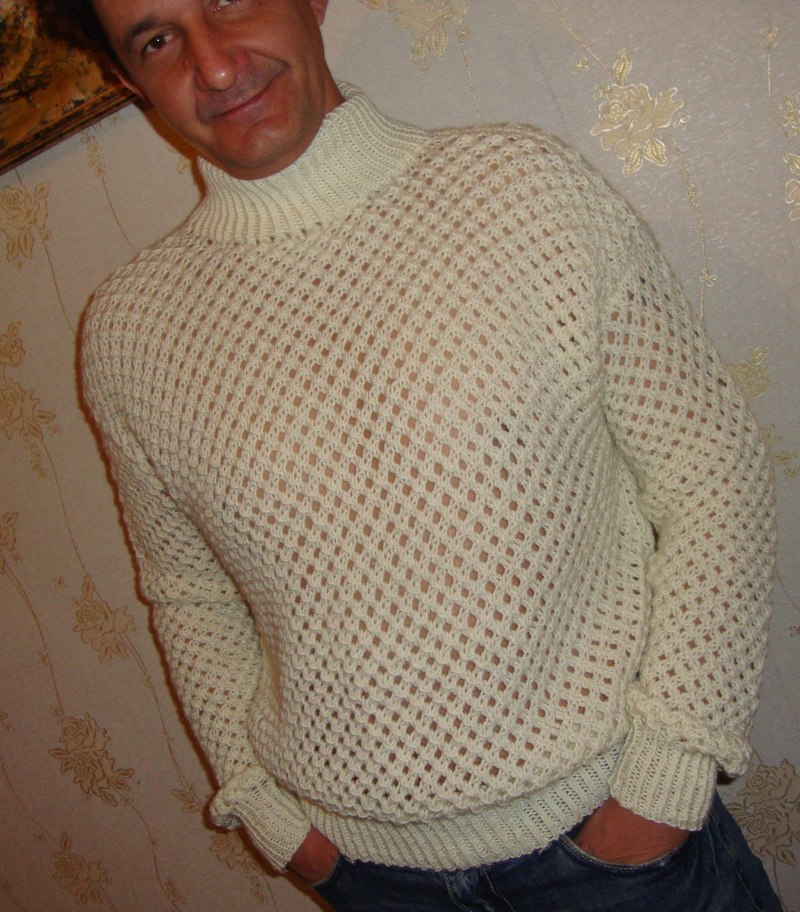 Вязаный свитер мужской