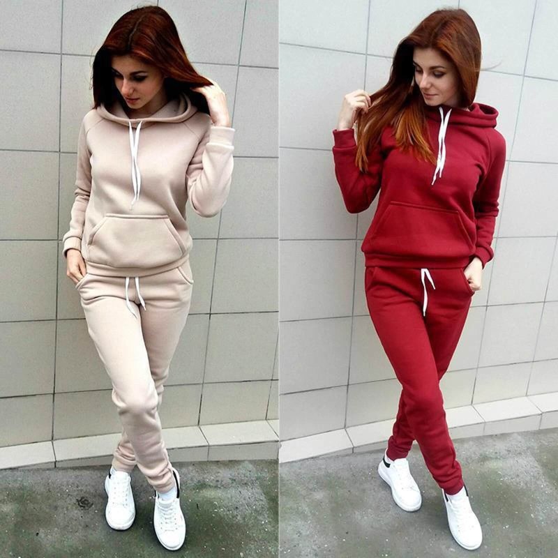Спорные костюмы женские