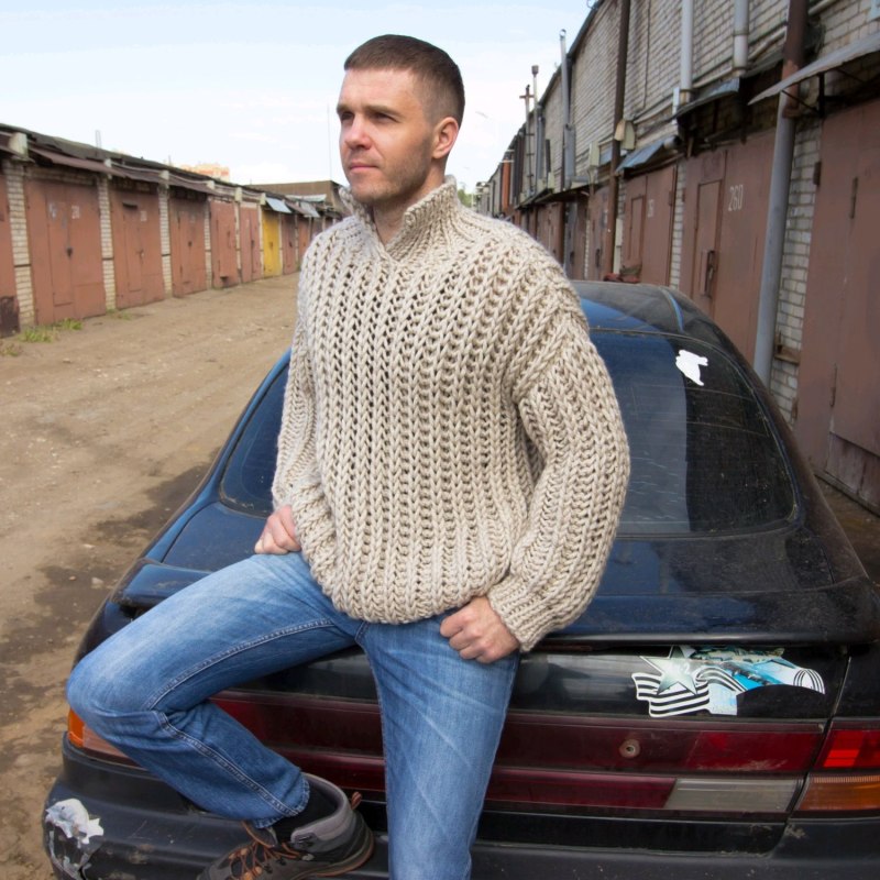 Вязаный свитер мужской