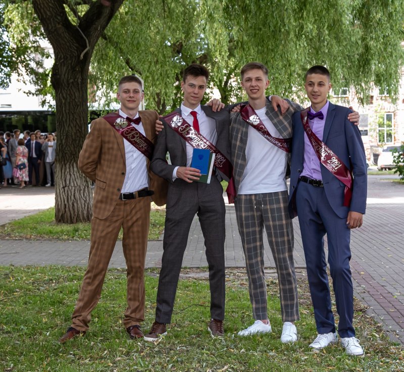 Выпускной в школе одежда для юноши