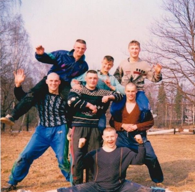 90е года Россия мужчина в спортивных
