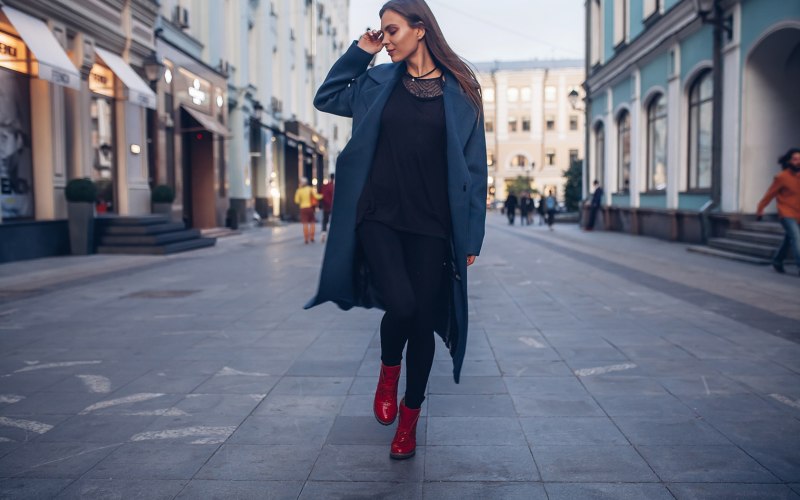Стильная девушка на улице