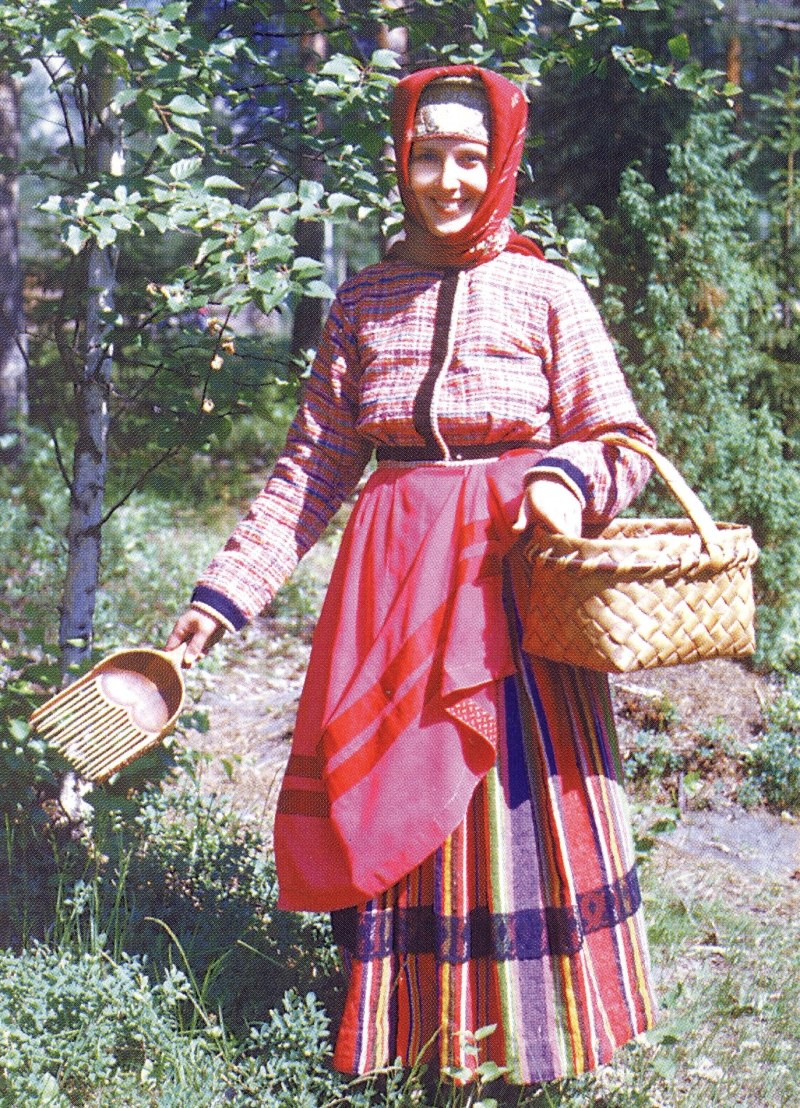 Женский народный костюм