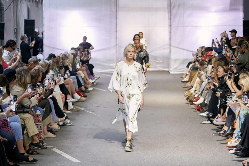 Мода Париж Catwalk