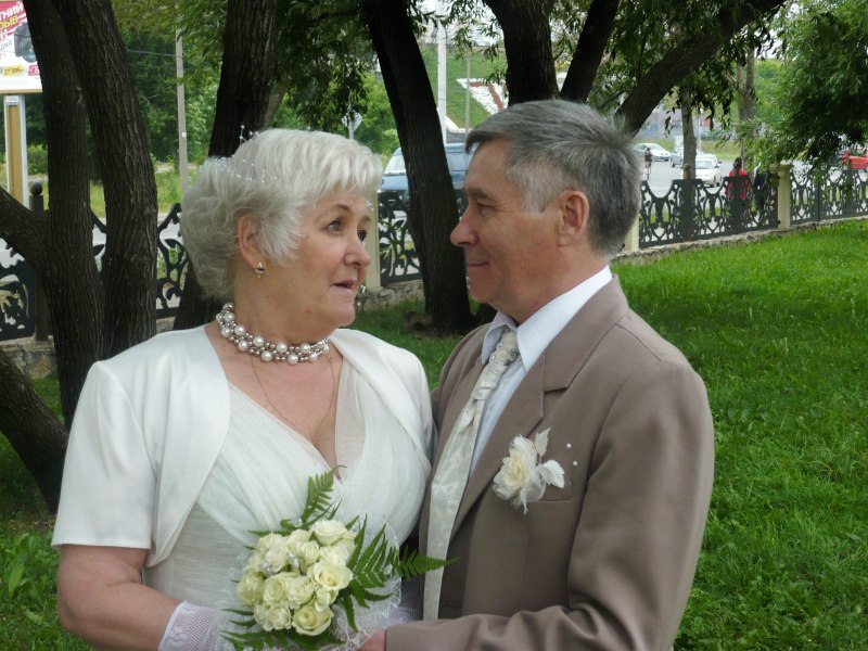 Платье на золотую свадьбу