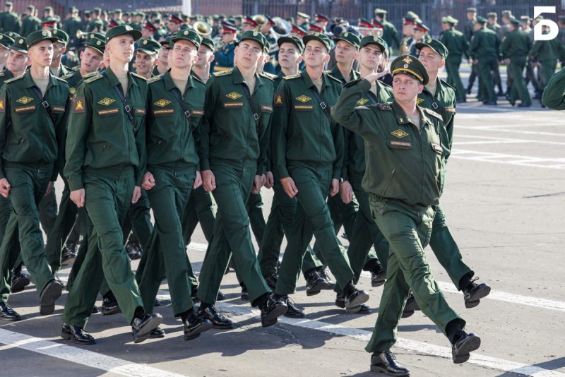Парадная форма солдат армии РФ
