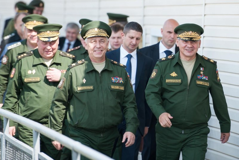 Военный в новой форме МО РФ