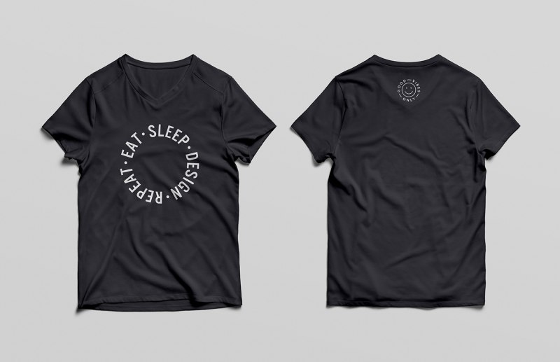 Mock up черная футболка