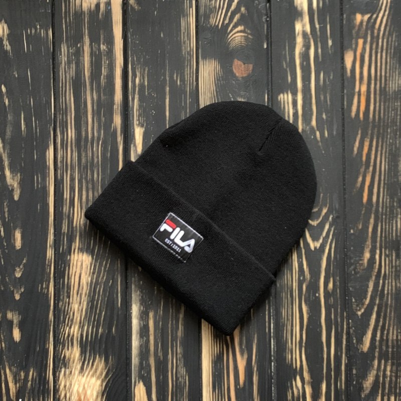 Черная шапка Fila