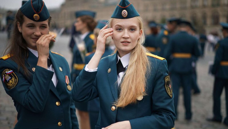 Красивые женщины военные