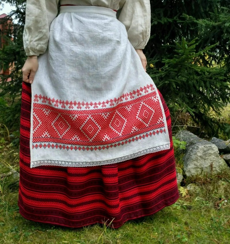 Передник в русском народном костюме