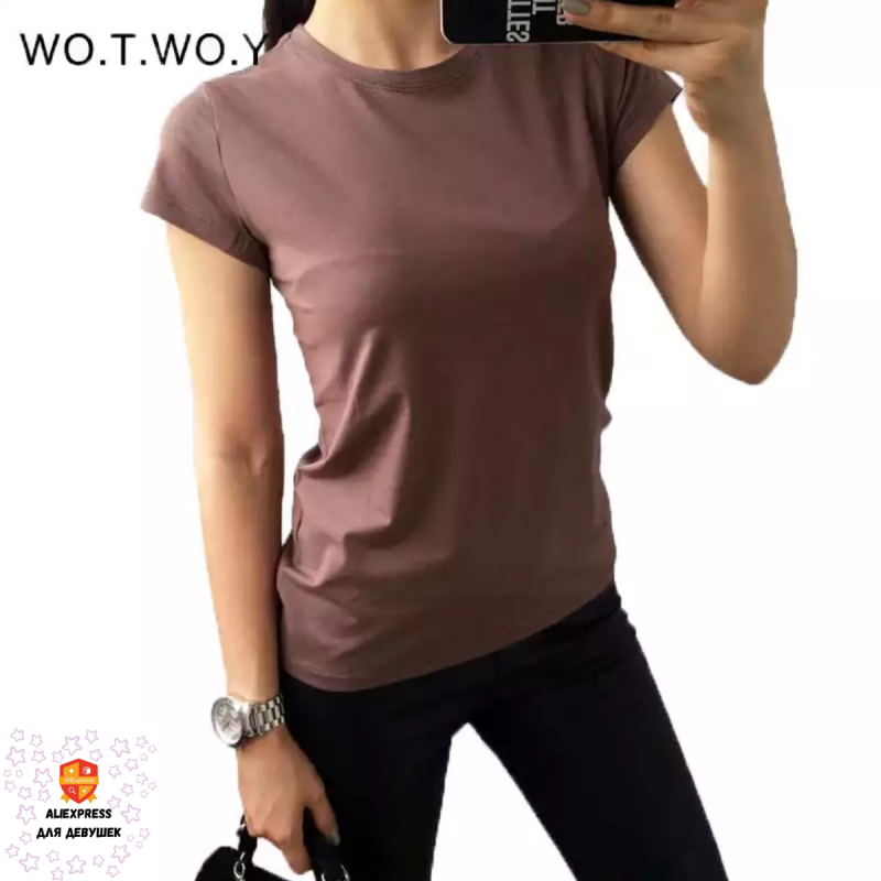 Коричневая футболка