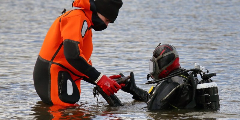 Водолаз спасатель
