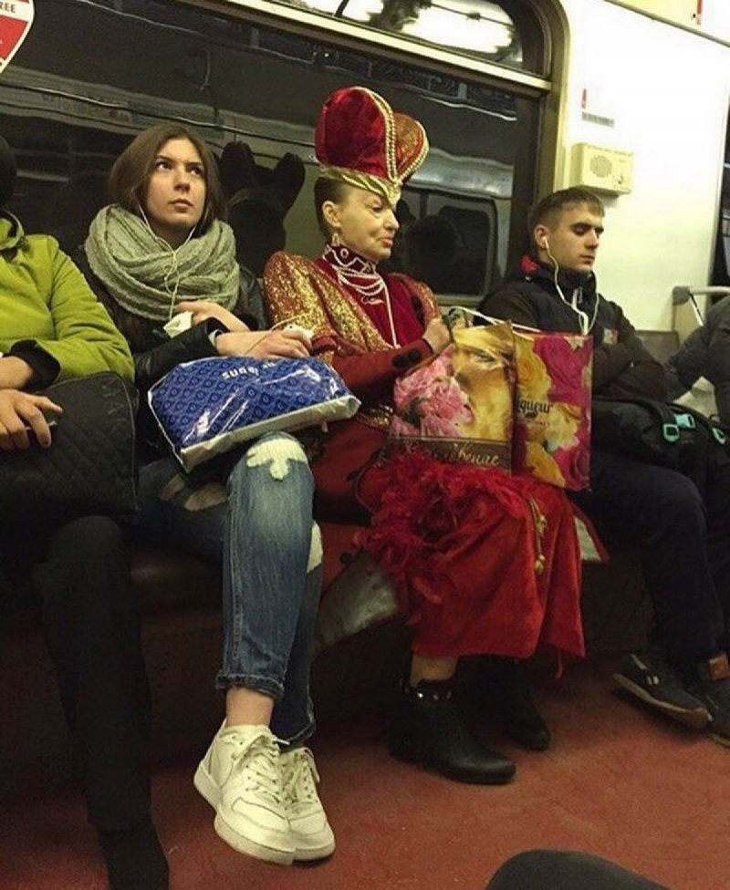 Странные люди в Московском метро