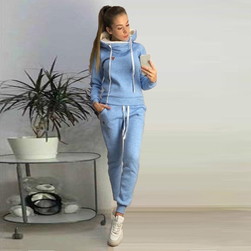 Флисовые спортивные костюмы женские