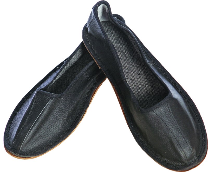 Чувяки-тапочки черные кожаные на микропоре арт.5.271, р.(32-49)