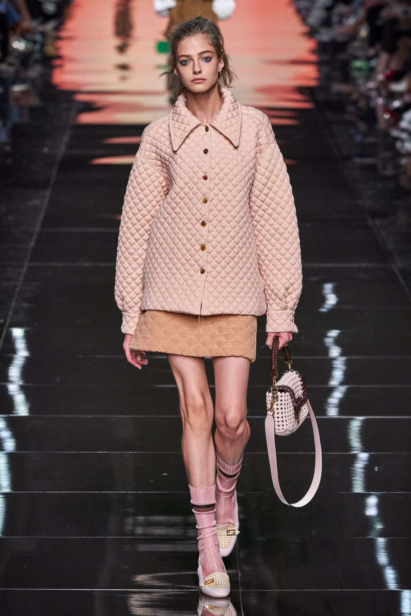 Подиум Fendi 2022