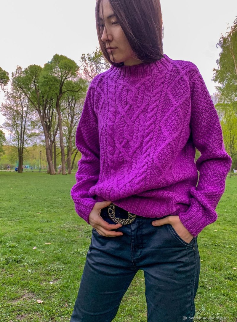Сиреневый свитер