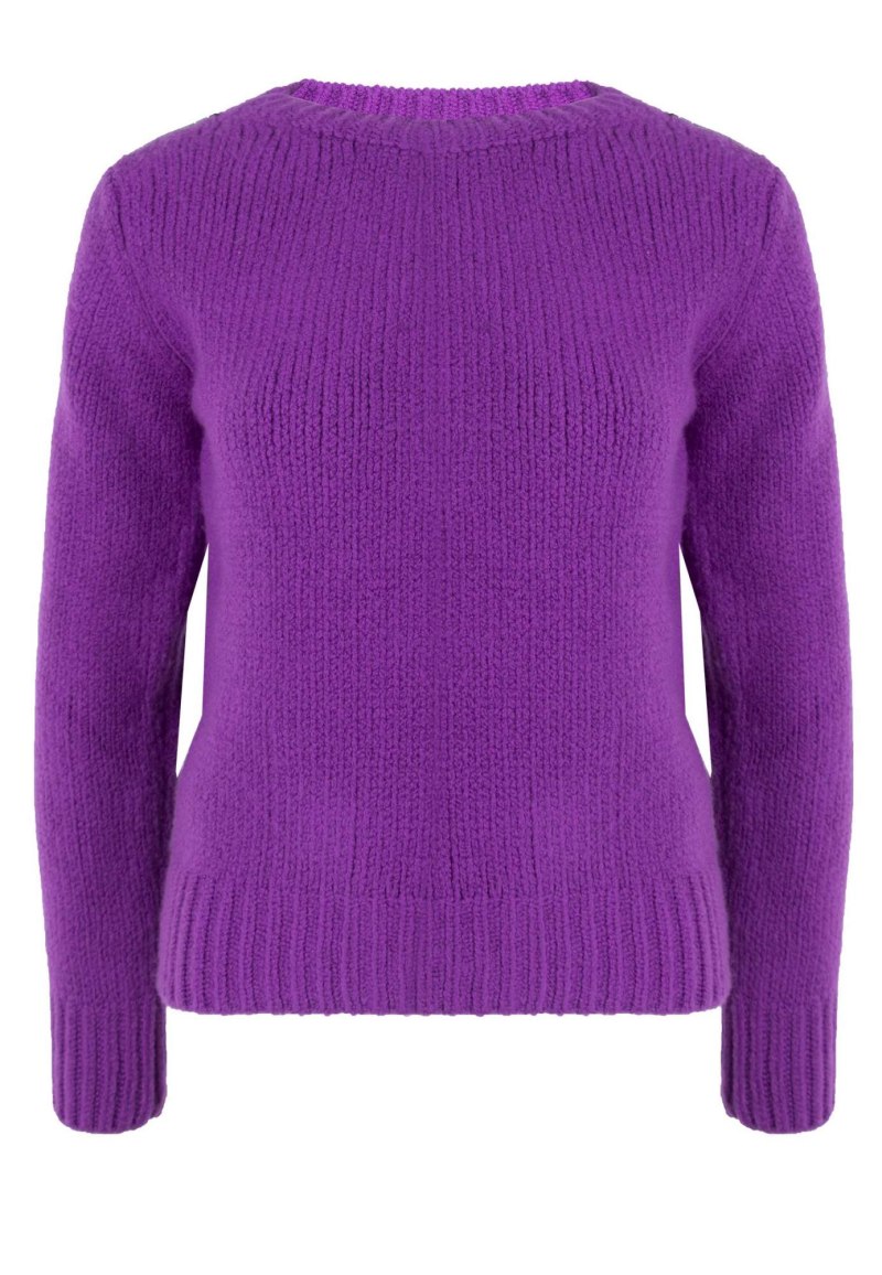 Сиреневый свитер
