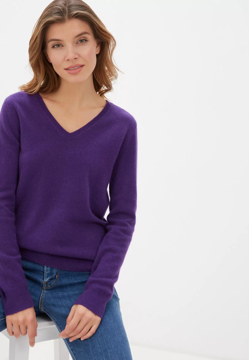 Сиреневый свитер