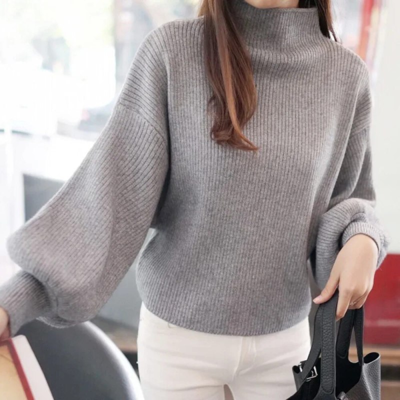 Свитер с широкими рукавами