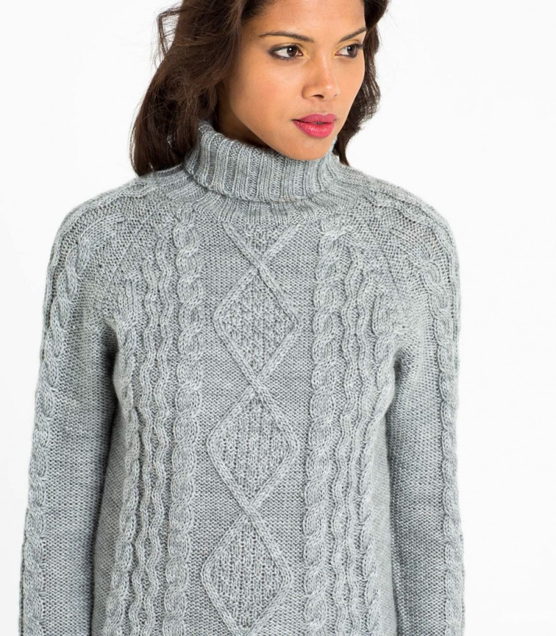 Шерстяной свитер женский