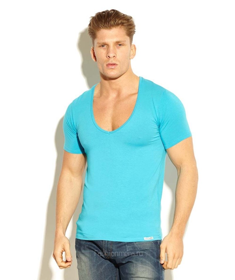 Футболка с глубоким вырезом мужская