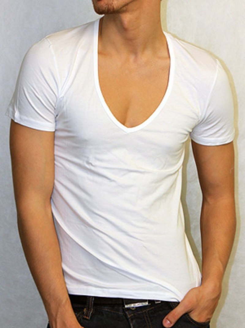 Футболка с треугольным вырезом мужская