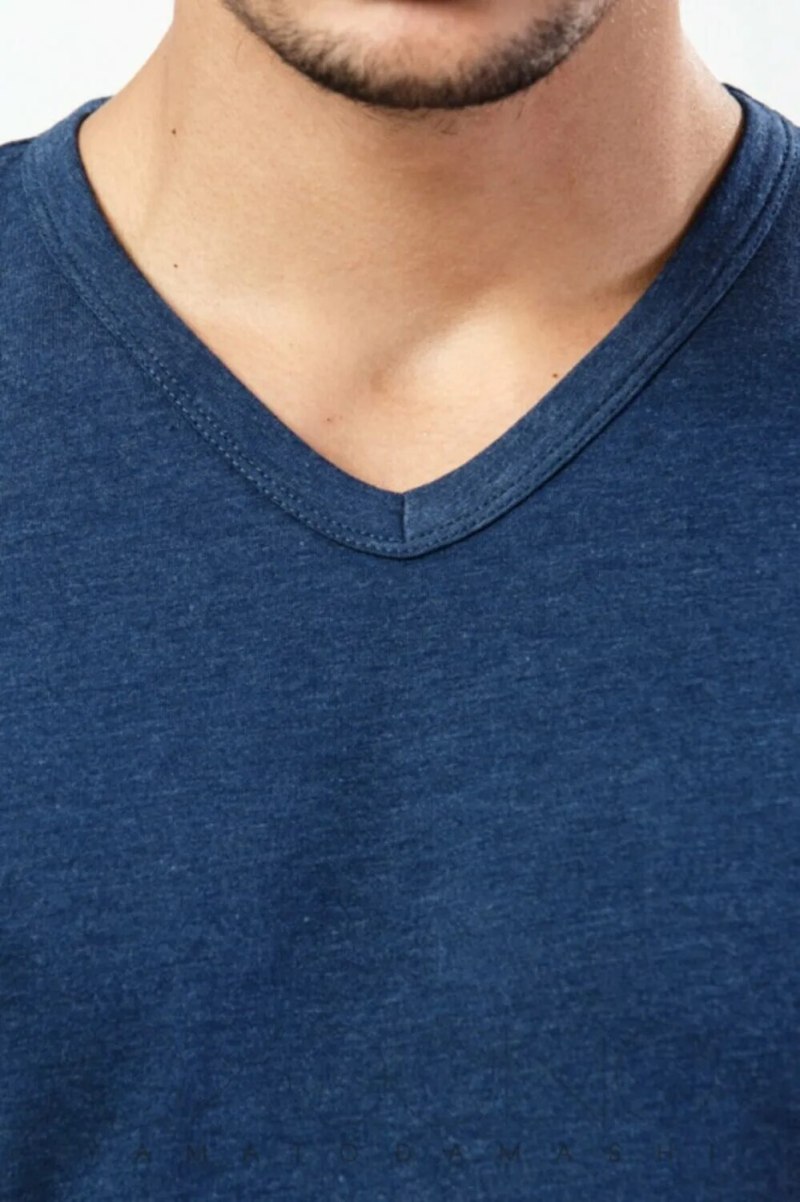 Футболка с v образным вырезом мужская
